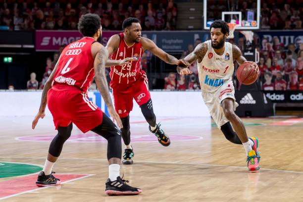 在谈到与巴 在谈到与巴